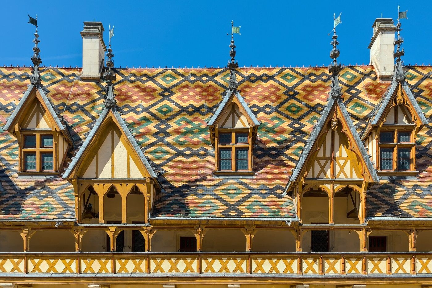 Toits vernissés de l’Hôtel-Dieu, Hospices de Beaune, visite du congrès dentaire de Beaune